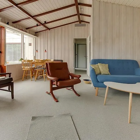 Three-bedroom Holiday In * Hals